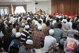 Ansharuddin Berbuka Bersama Ribuan Warga Balangan