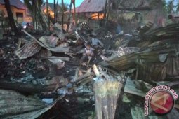 Pemkab Tanjabtim bantu korban kebakaran