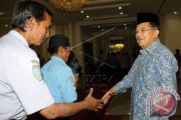 Jusuf Kalla Terima Tamu Lebaran di Makasar