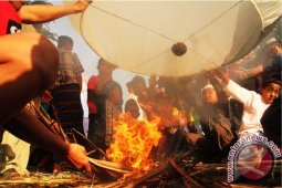 Tradisi Balon Udara Lebaran Ketupat