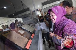 Risma-Whisnu Resmi Daftar Pikada di KPU