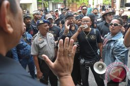 Unjuk Rasa Praperadilan Angeline