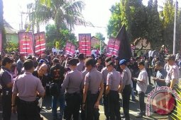 Ratusan Polisi Atur Lalin Jelang Sidang Engeline