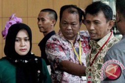 Evi Mengaku Bayar Kaligis Gunakan Uang Pribadi