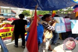 Warga Tuntut KPU Kota Depok Transparan