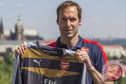 Hadirnya Cech menambah substansi gaya Arsenal