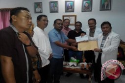 IDI  Serahkan Hasil Tes Kesehatan Cabup/cawabup