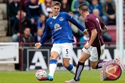 Ferdinand sarankan John Stones pilih MU ketimbang Chelsea