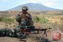 Marinir Indonesia-Amerika Berlatih Menembak