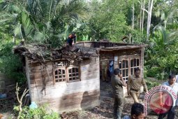 Bupati Rocky Tinjau Rumah Korban Puting Beliung