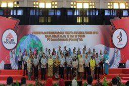 Semen Indonesia Berikan Penghargaan Kesetiaan Kerja Kepada 127 Karyawan