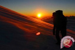 Puluhan Jurnalis Siap Taklukkan Puncak Cartensz Papua