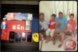 Polisi Tangkap Empat Pria Isap Sabu