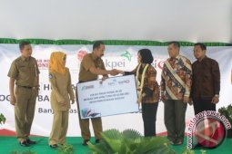 CSR Pasar Modal Serahkan 380 Buku Untuk SMA 13