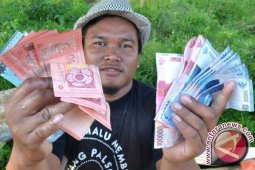Ringgit Malaysia jatuh ke tingkat terendah dalam 17 tahun