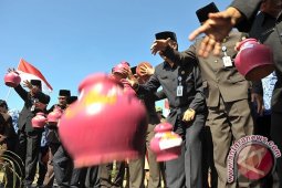 Bongkar Celengan Donasi