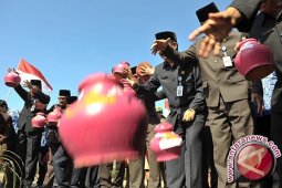 Gubernur Bali dan SKPD Pecahkan "Celengan" Bersama