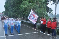 Ratusan Pelajar SD Sintang Turut Meriahkan HUT RI