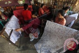 Batik Terdampak Kenaikan Dolar