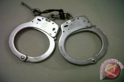 Polisi Tangkap Mahasiswa Jember Pembuat Grafiti Palu-Arit