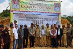Bupati Melawi Resmikan Pembangunan Laman Botang Adat Menukung