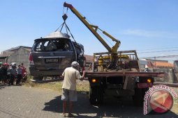 Mobil Ditabrak KA Jember