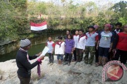 Puluhan Pecinta Alam Bojonegoro Upacara Agustusan