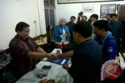 PAN Serahkan Rekomendasi Asli Rasiyo-Abror ke KPU Surabaya