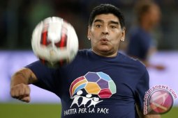 Maradona bertemu wasit yang mengesahkan gol "Tangan Tuhannya"