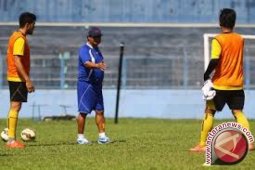 Pelatih Arema Cronus Suharno Tutup Usia
