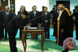Pelantikan Mirza Adityaswara