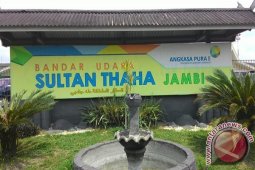 Penerbangan ke Jambi terganggu asap tebal