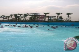 Sensasi Melawan "Tsunami" Hawaii Water Park