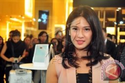 Dian Sastro Ajak Perempuan Berkreasi