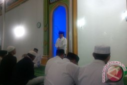 Gubernur Isi Kultum Subuh di Masjid Ruhama