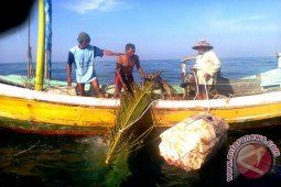 DKP Pamekasan Bantu Nelayan Alat Penangkap Ikan