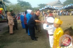 BUPATI TABALONG SERAHKAN HADIAH