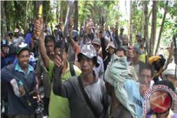 Ribuan Warga Abdya Duduki Lahan PT CA