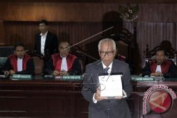 OC Kaligis Tolak Pembacaan Dakwaan