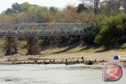 Penambang Pasir Tradisional Bojonegoro