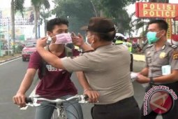 Kapolda bagikan ribuan masker ke pengguna jalan