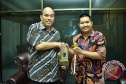 Wali Kota Terima Lurah Terbaik