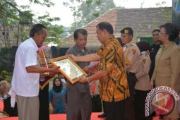 Pemkab Deliserdang Beri Penghargaan Kepada Pemerhati Lingkungan