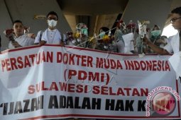 Protes Penahanan Ijazah Kedokteran