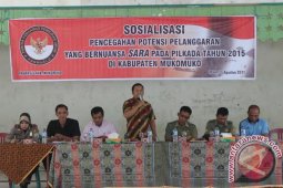 Panwaslu Mukomuko tertibkan alat kampanye langgar aturan