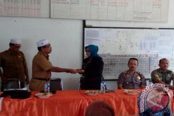 Disdik Madina Serahkan SK Plt Kepala Sekolah