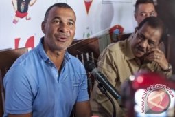 Ruud Gullit Kunjungi Ambon