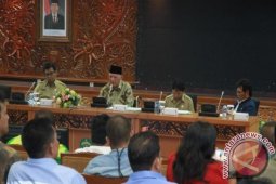 Gubernur Keluarkan Lima Direktif Perusahaan Jangan Asal PHK