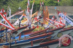 Sejumlah Nelayan Trenggalek Gagal Melaut karena BBM Minim