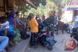 Babinsa Ingatkan Warga Bahaya Penyambungan Listrik Ilegal